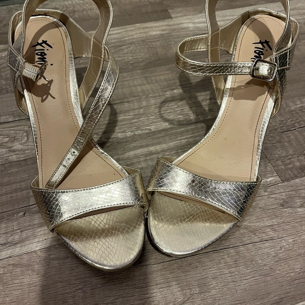 Fioni Gold heels